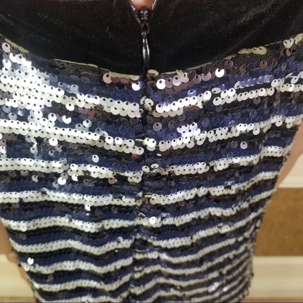 NEW AQUA 100% Exclusive sequined striped mini Black Silver S - Picture 11 of 15